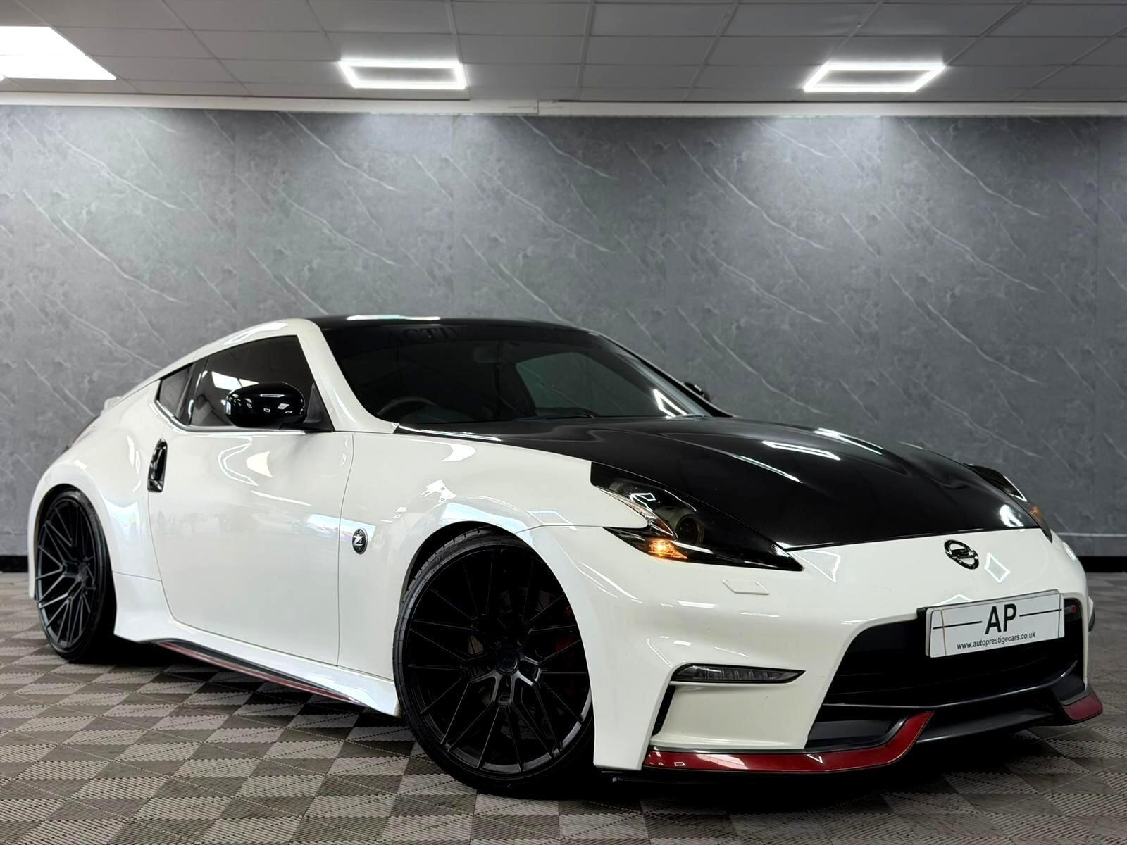 Nissan 370 Z secondary view